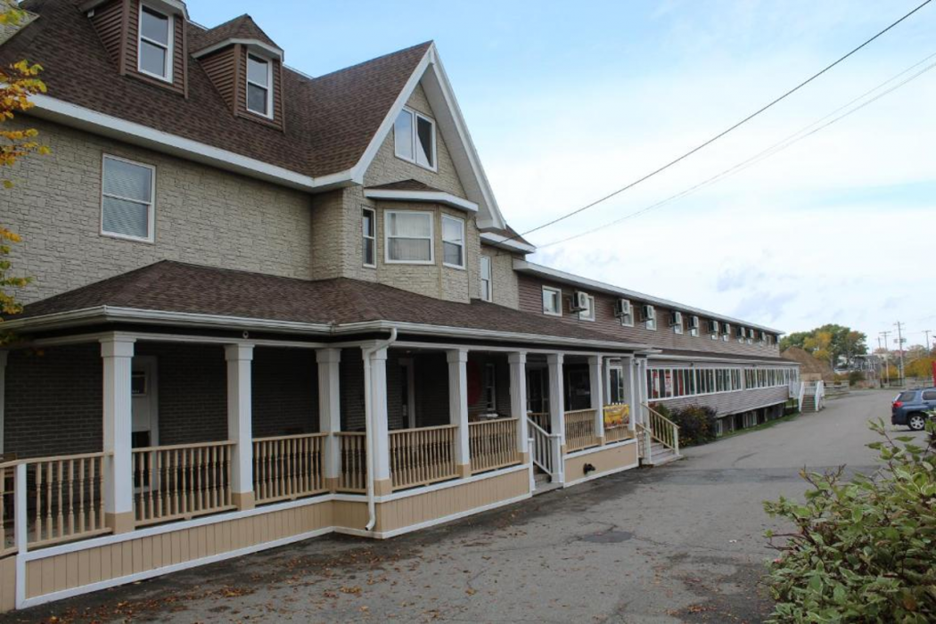Harbourview Inn, SureStay Collection by Best Western 1/49