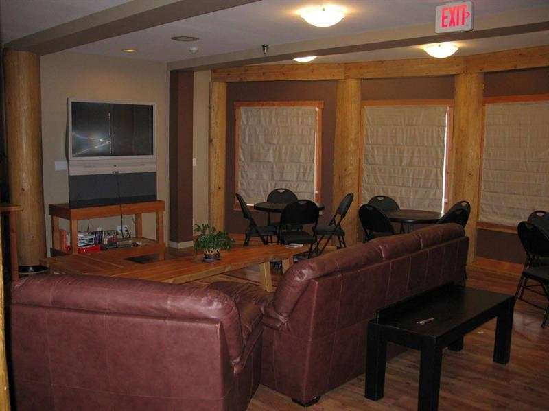 Basecamp Lodge Golden 29/62