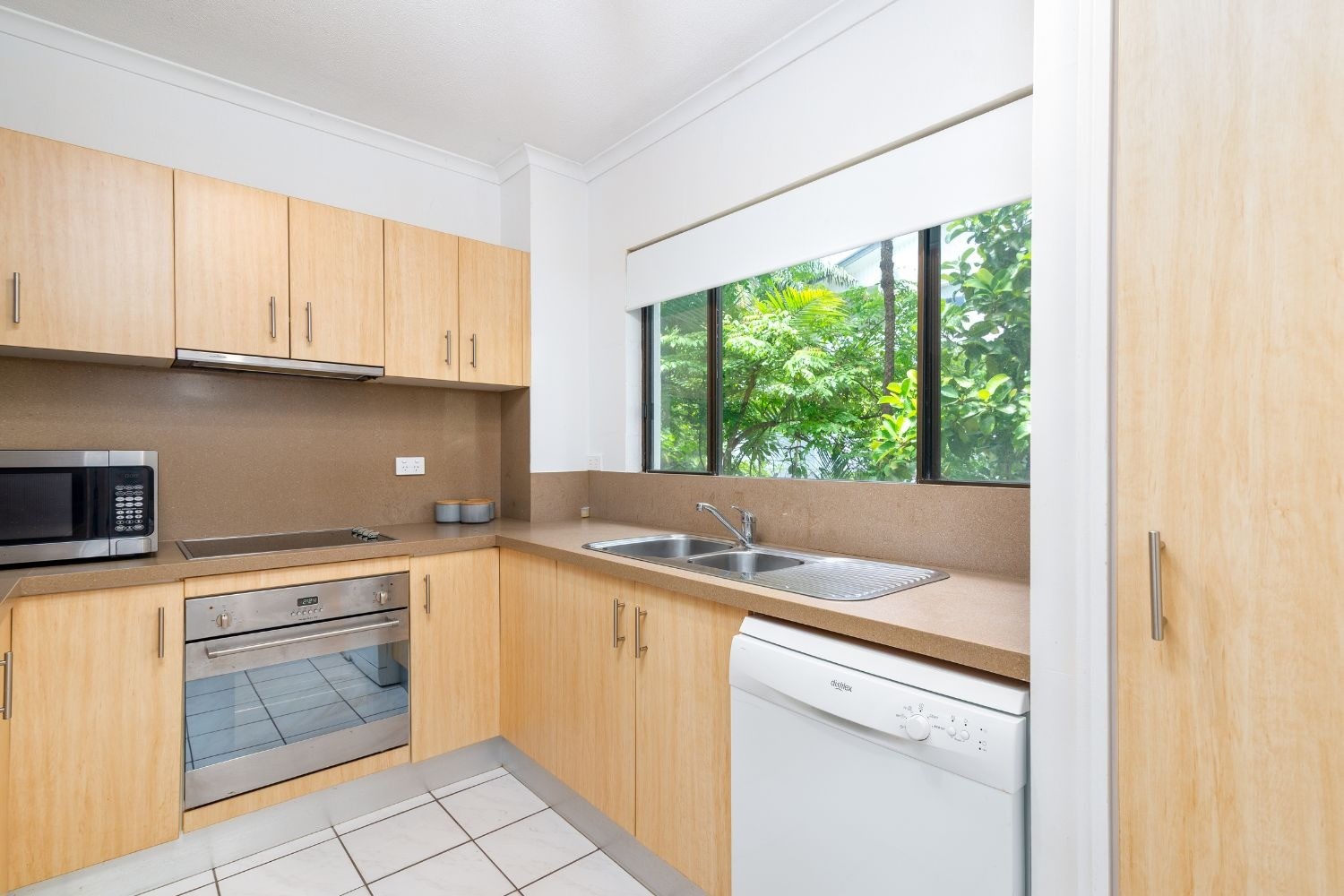 2 Bedroom Apartment, Tropical Reef Apartments Port Douglas 4/19