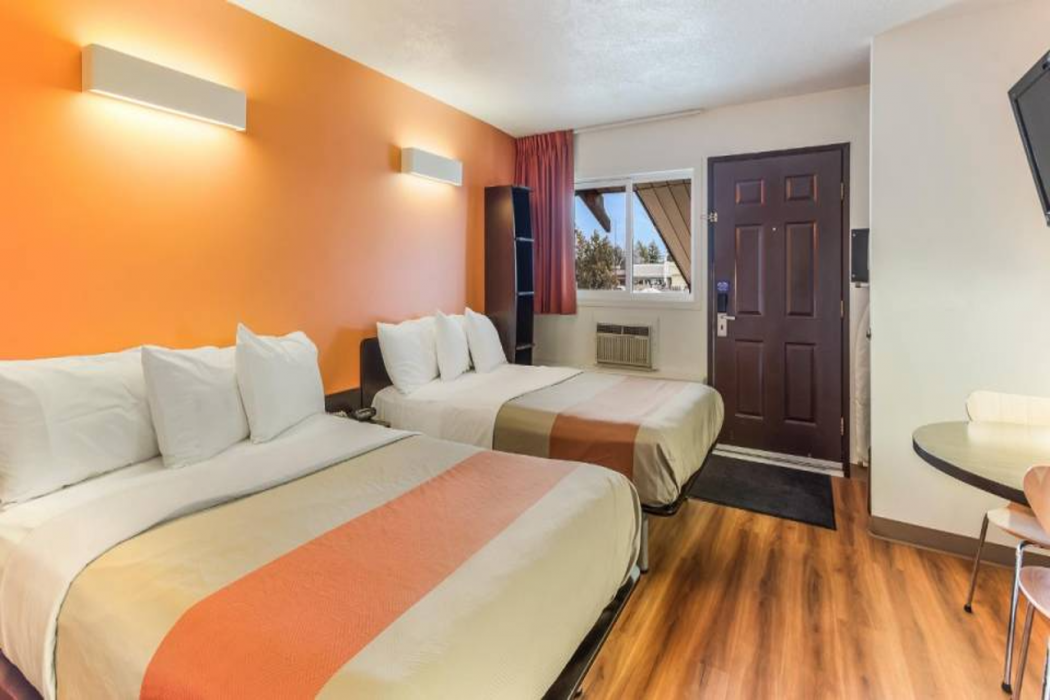 Motel6 Lethbridge Ab 22/62