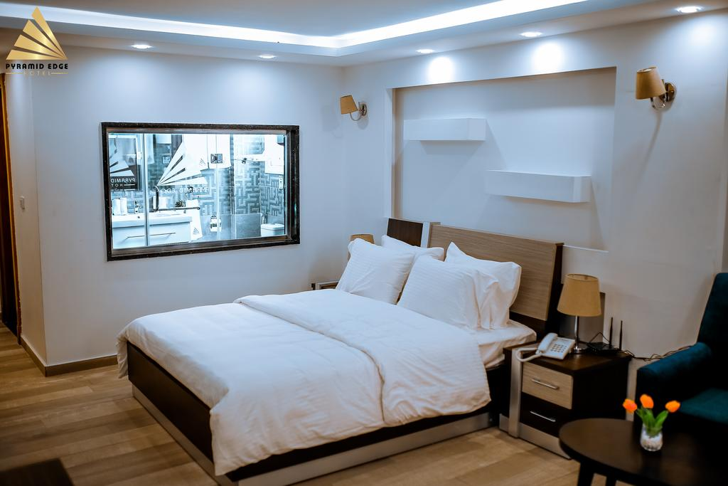 Pyramid Edge Hotel 12/53