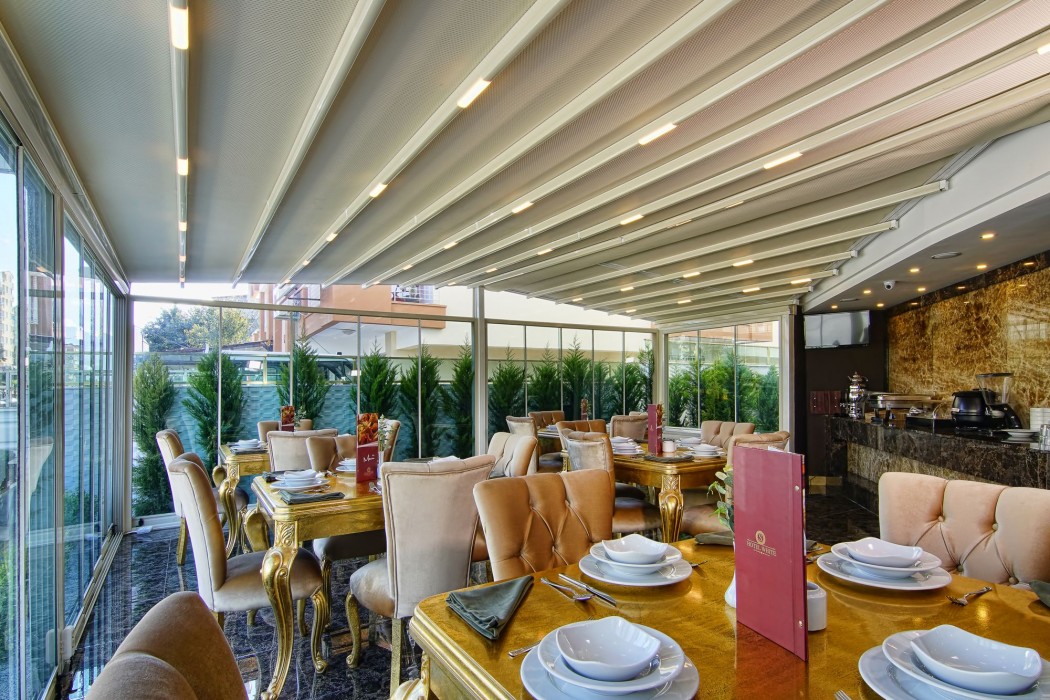 S White Hotel 43/67