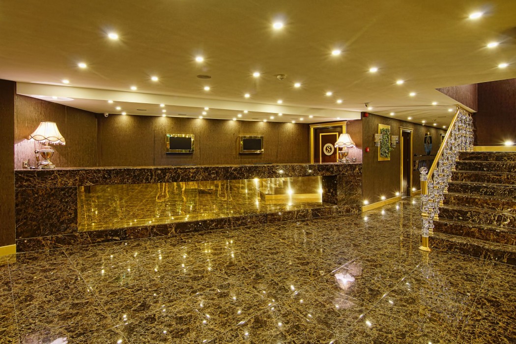 S White Hotel 33/67