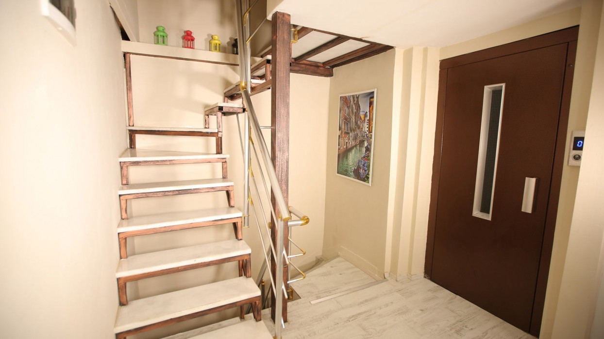Taksim Brand Suite 39/65