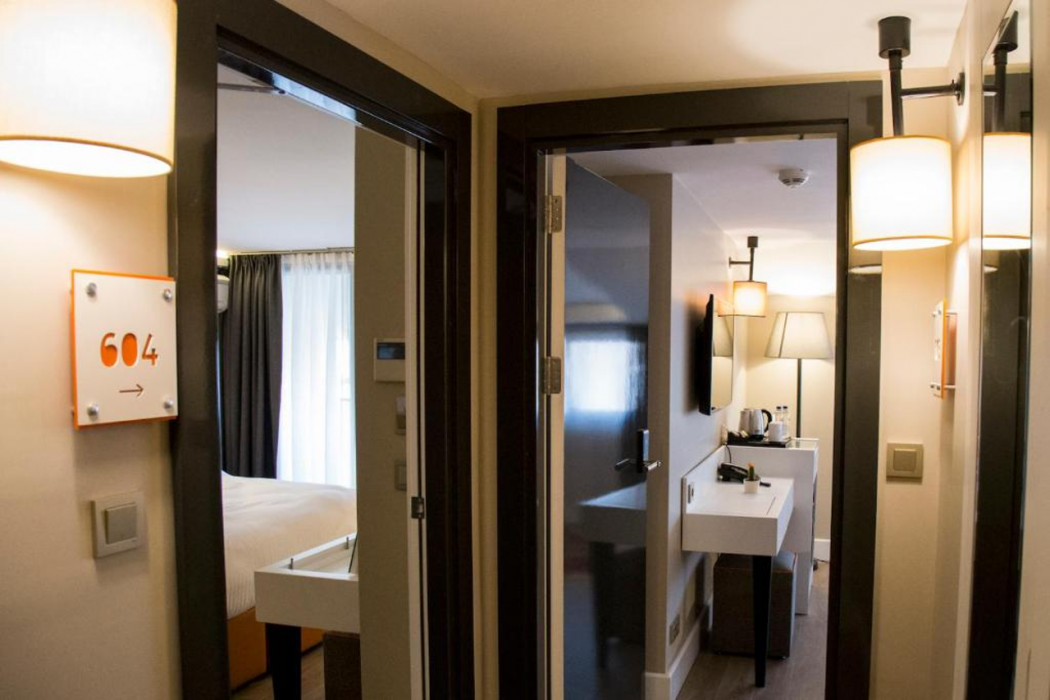 Sparkle Hotel 29/64