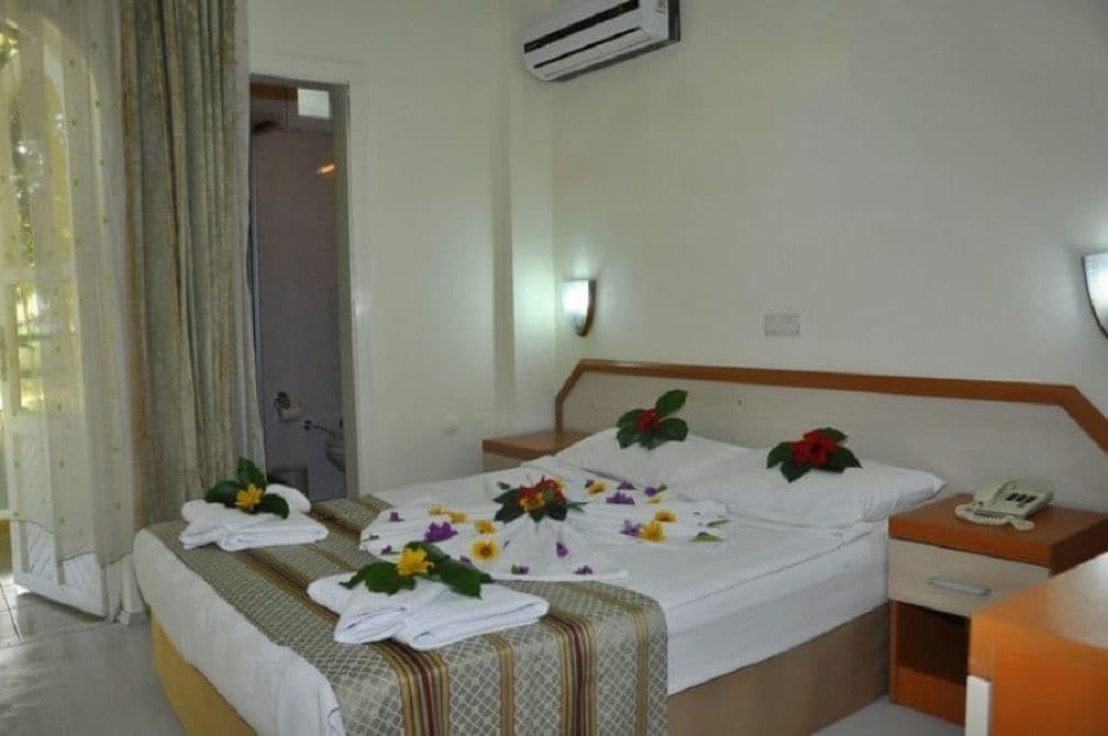 Benata Hotel 2/5