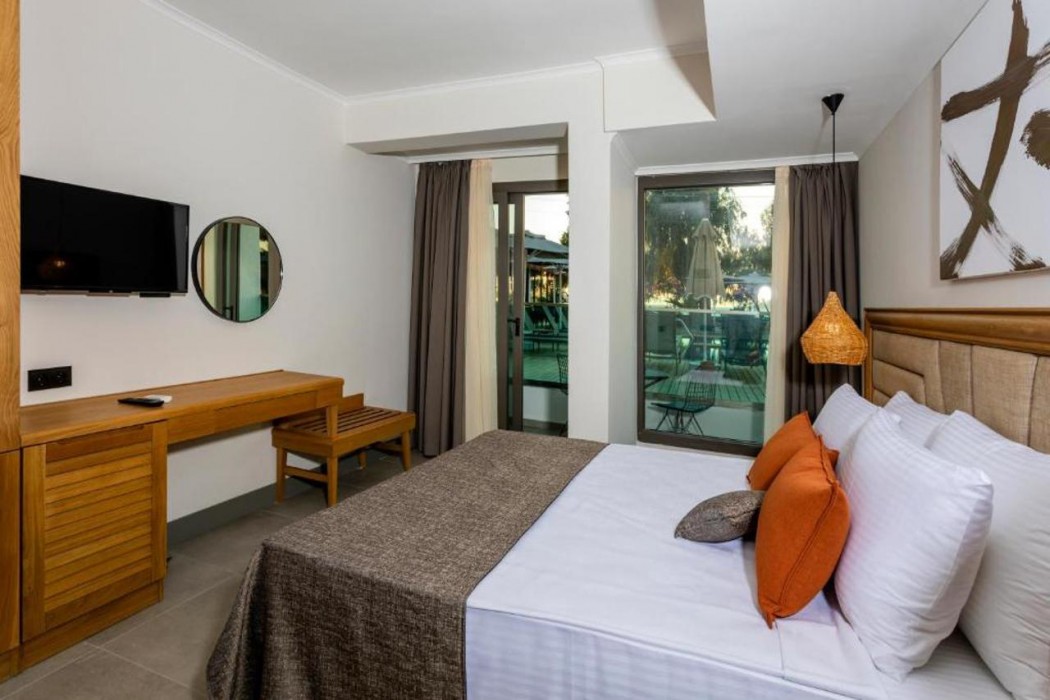 Yalipark Beach Hotel 16/65