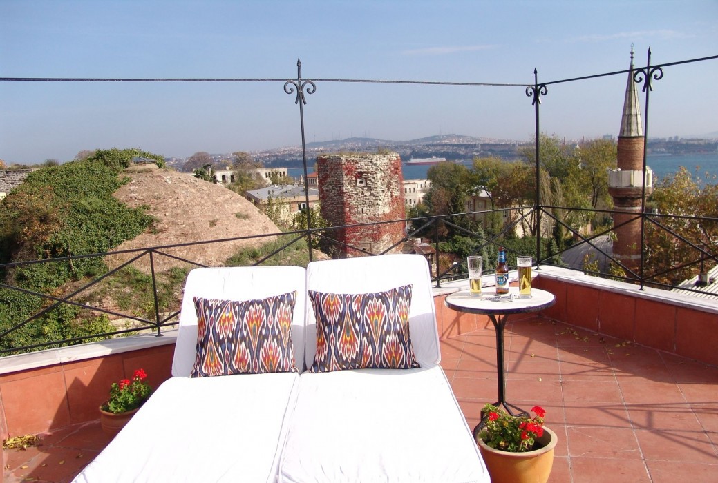 Hotel Empress Zoe 69/100