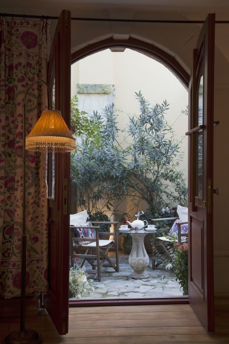 Hotel Empress Zoe 37/100