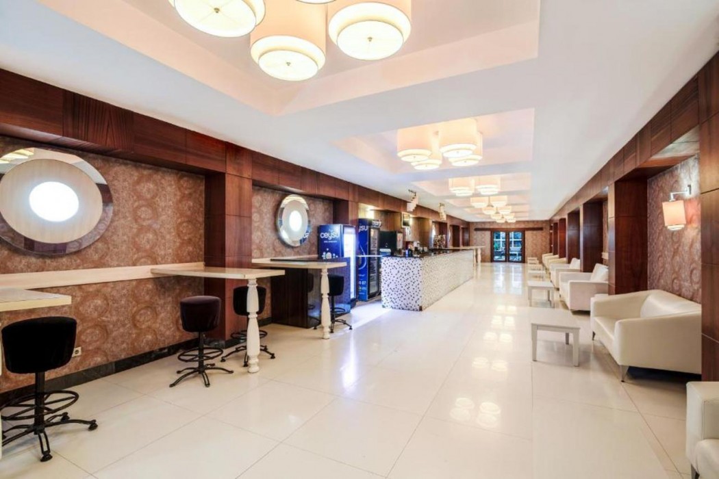 Ring Beach Hotel 8/45