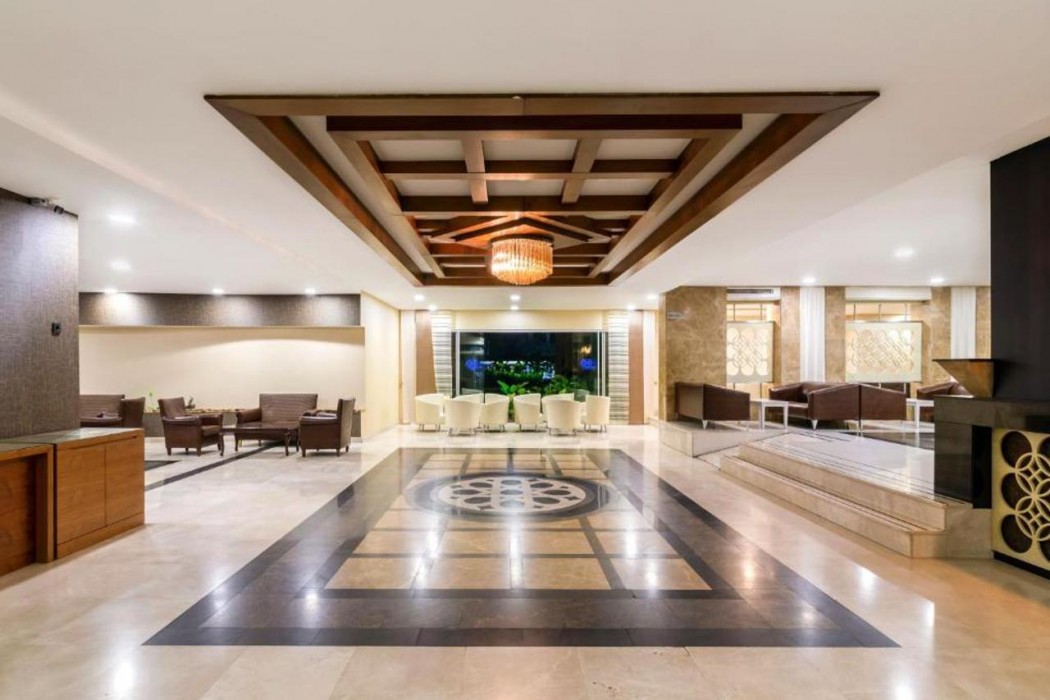 Ring Beach Hotel 7/45