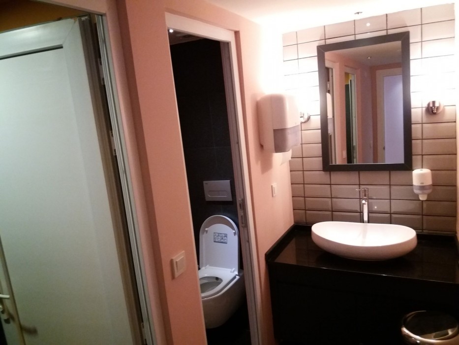 Sakura Hostel & Pub 47/88