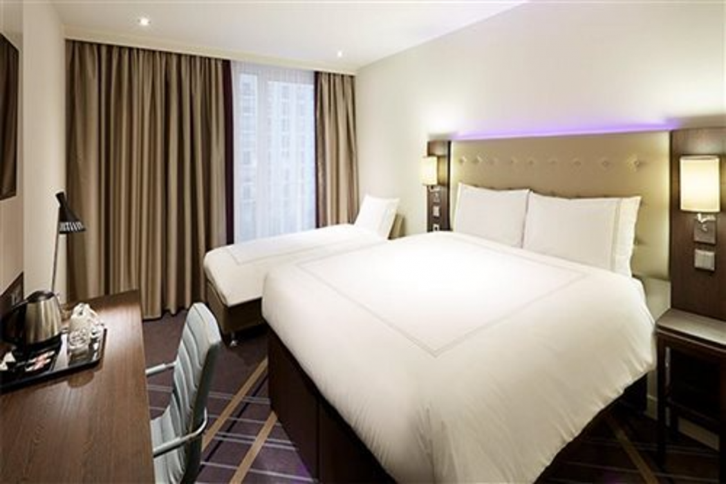 Premier Inn Essen City Limbecker Platz 11/23