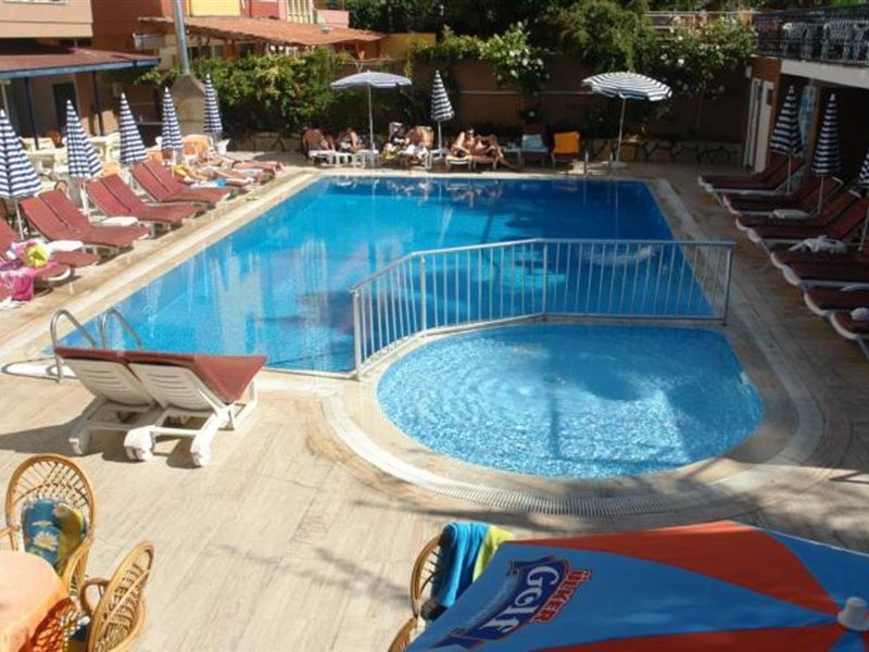 Semt Luna Beach Hotel 47/75