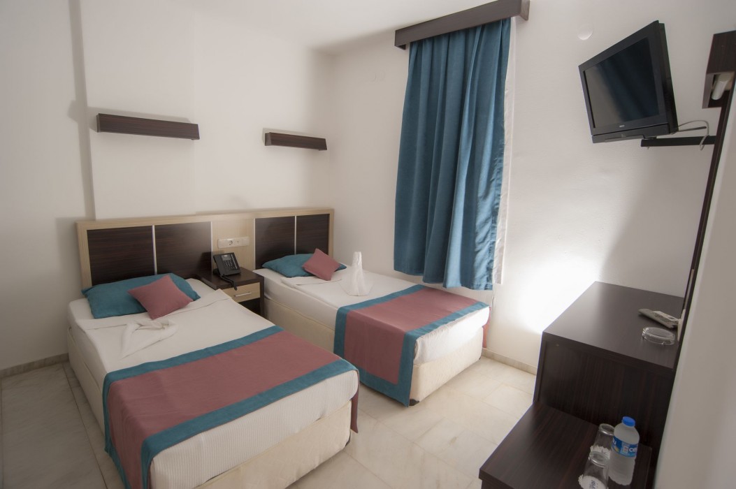 Semt Luna Beach Hotel 34/75