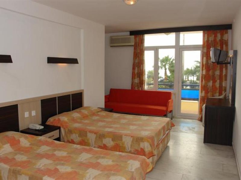 Semt Luna Beach Hotel 46/75