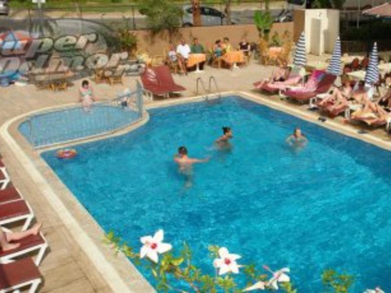 Semt Luna Beach Hotel 57/75