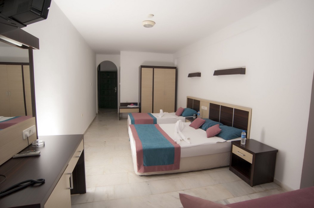 Semt Luna Beach Hotel 30/75