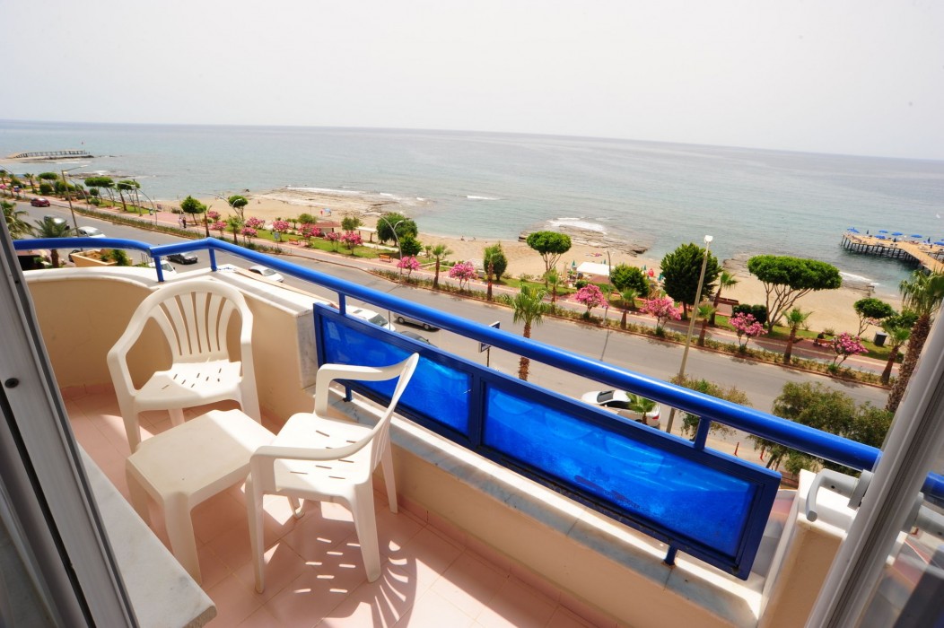 Semt Luna Beach Hotel 33/75