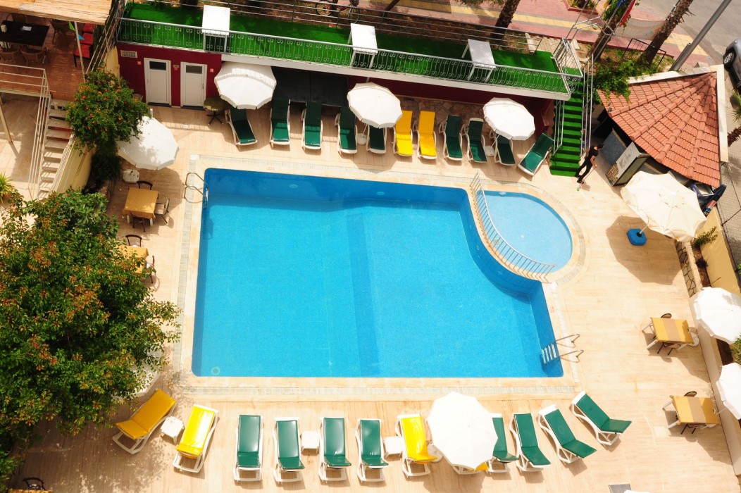 Semt Luna Beach Hotel 39/75