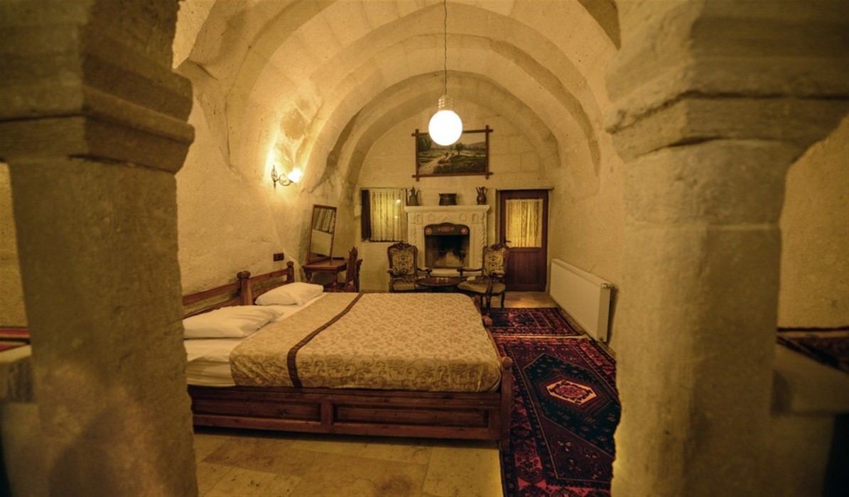 Elysee Cave House 64/100