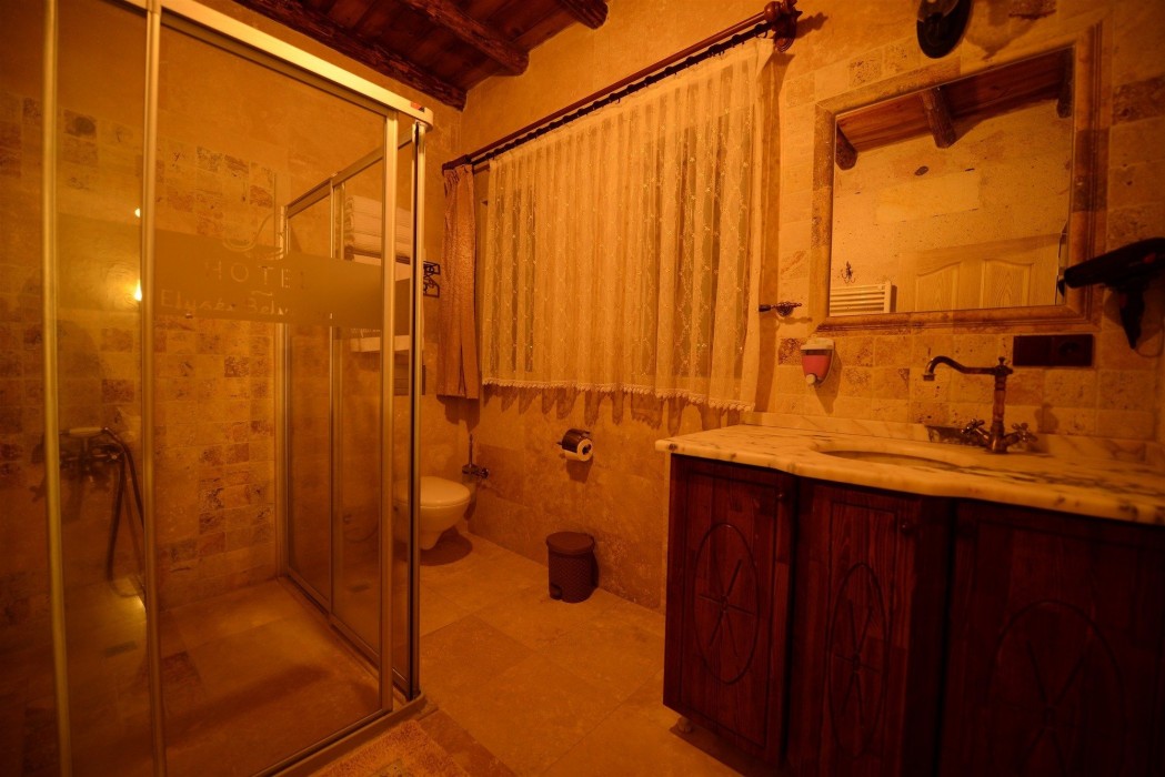 Elysee Cave House 67/100