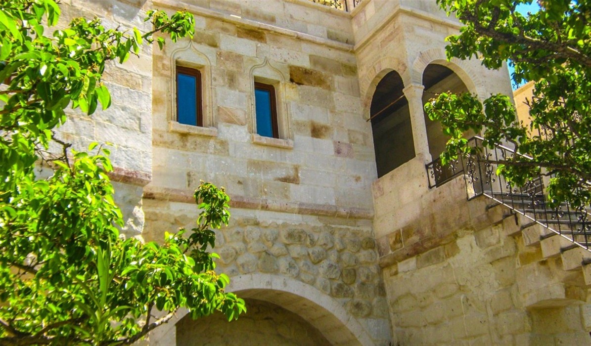 Elysee Cave House 37/100