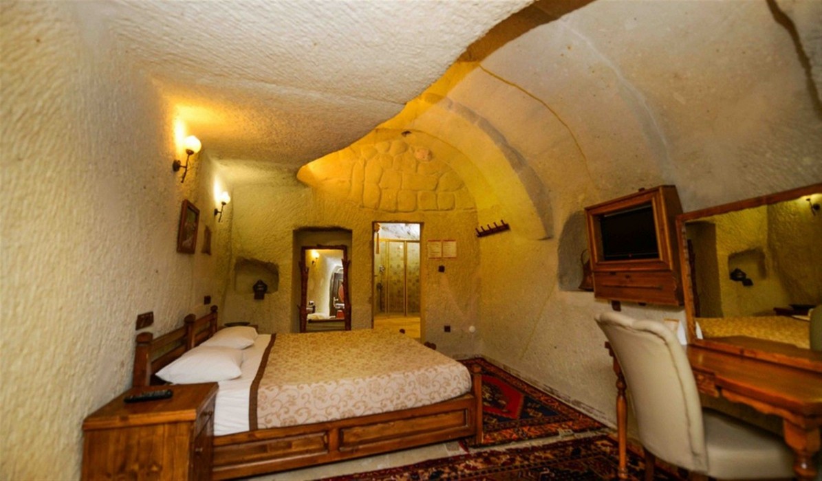 Elysee Cave House 36/100
