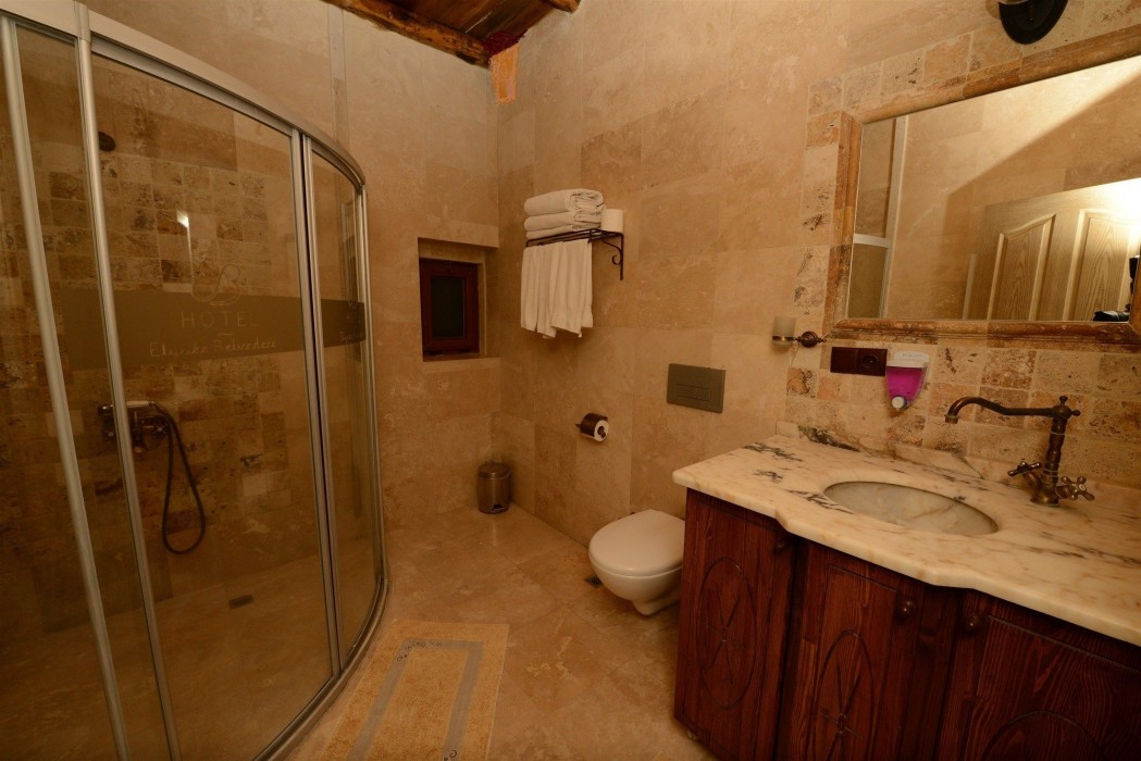 Elysee Cave House 56/100
