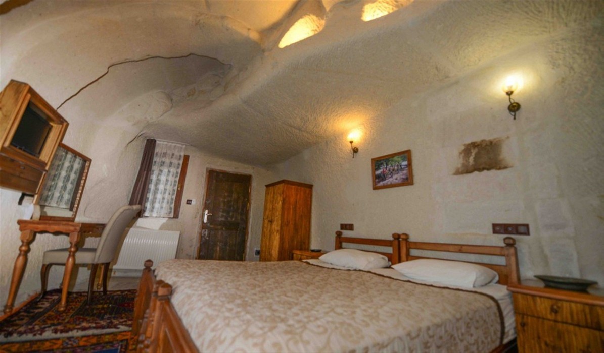 Elysee Cave House 22/100