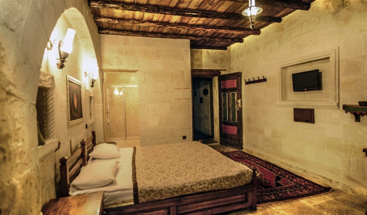 Elysee Cave House 54/100