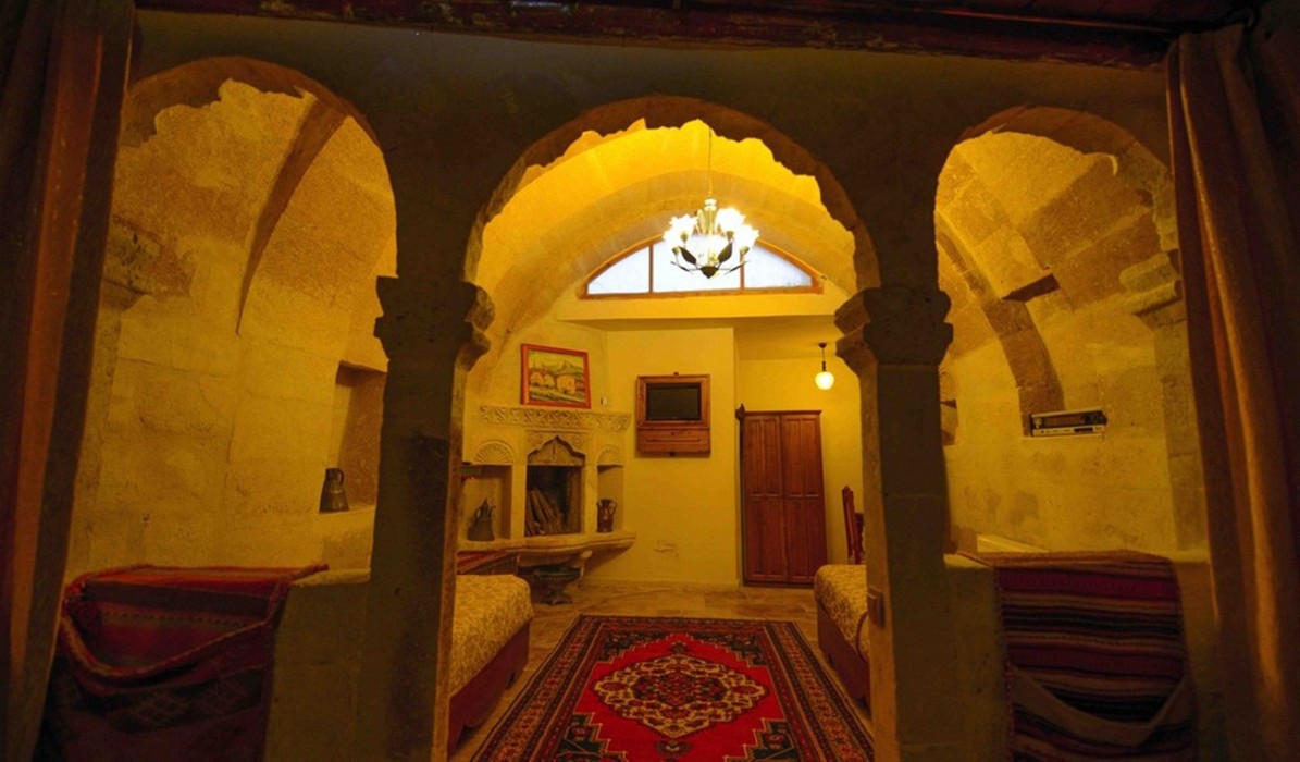 Elysee Cave House 30/100