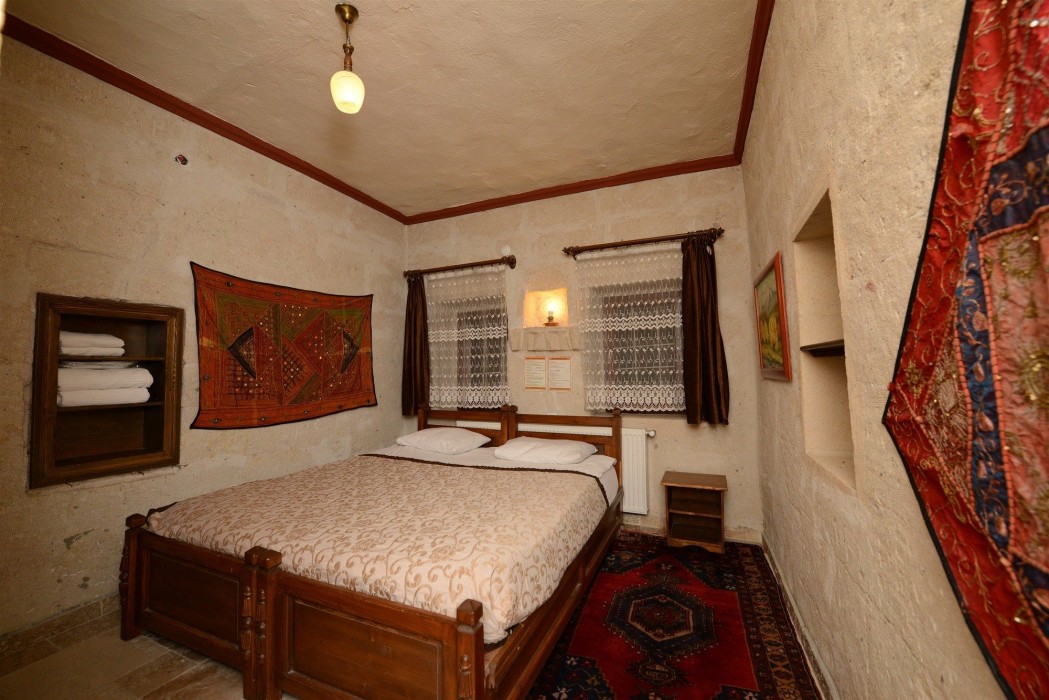 Elysee Cave House 65/100