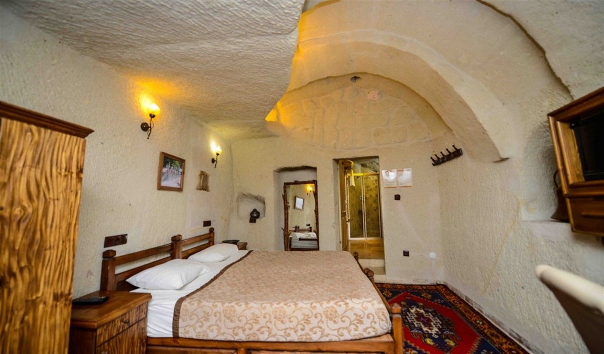 Elysee Cave House 53/100