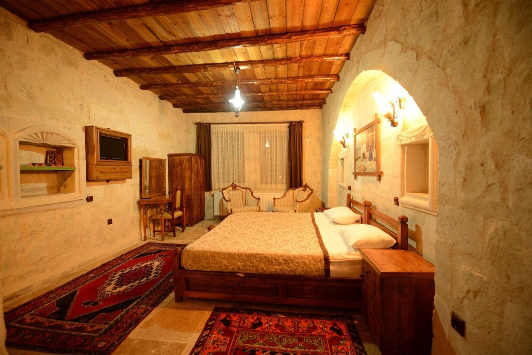 Elysee Cave House 46/100