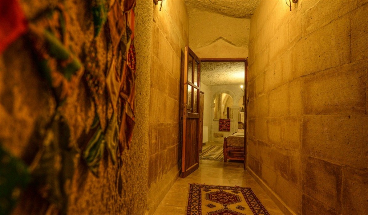 Elysee Cave House 38/100