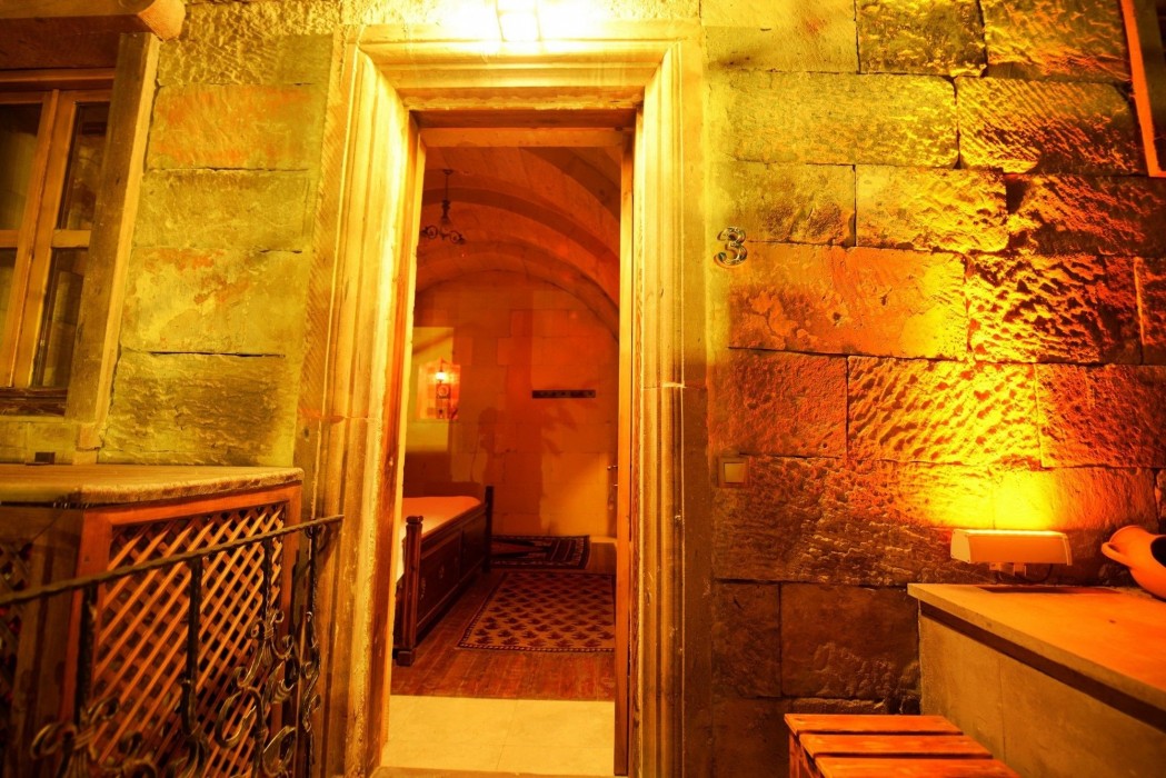 Vineyard Cave Hotel 65/98