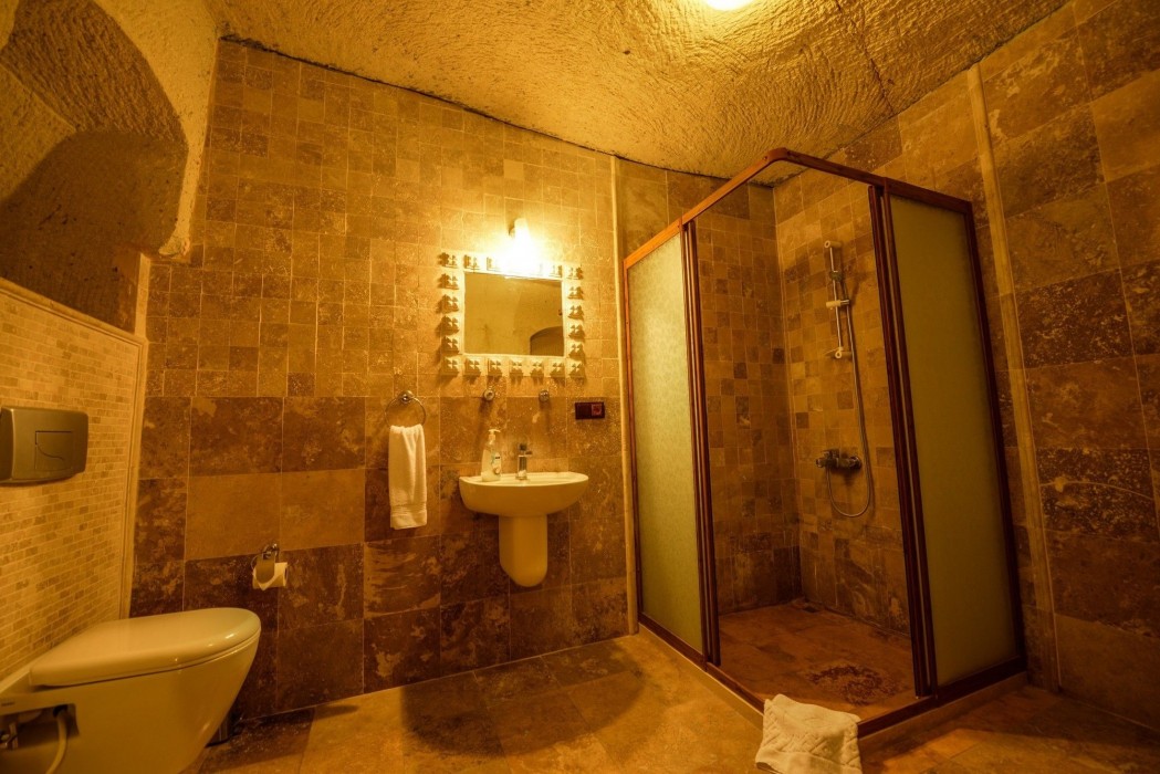 Vineyard Cave Hotel 23/98