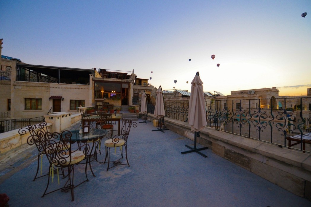 Vineyard Cave Hotel 52/98