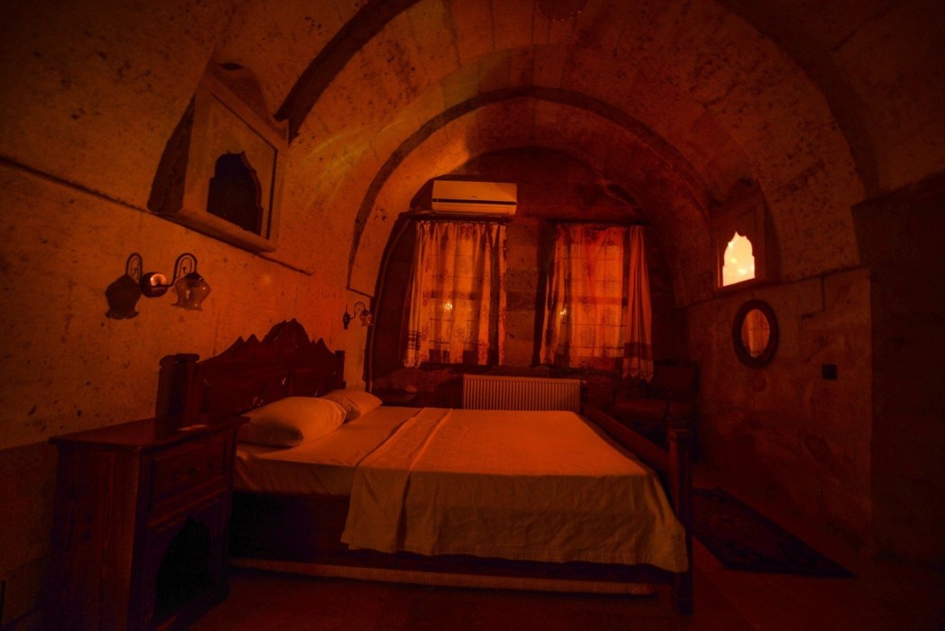 Vineyard Cave Hotel 63/98