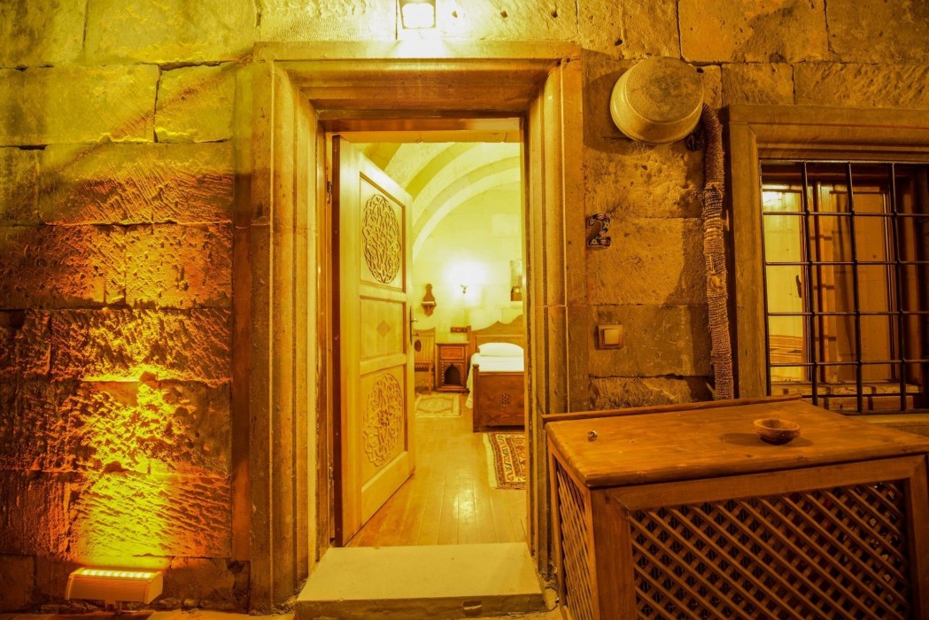 Vineyard Cave Hotel 47/98