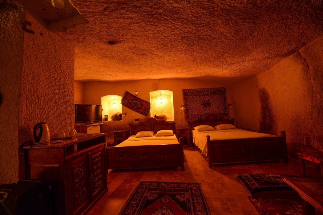 Vineyard Cave Hotel 22/98