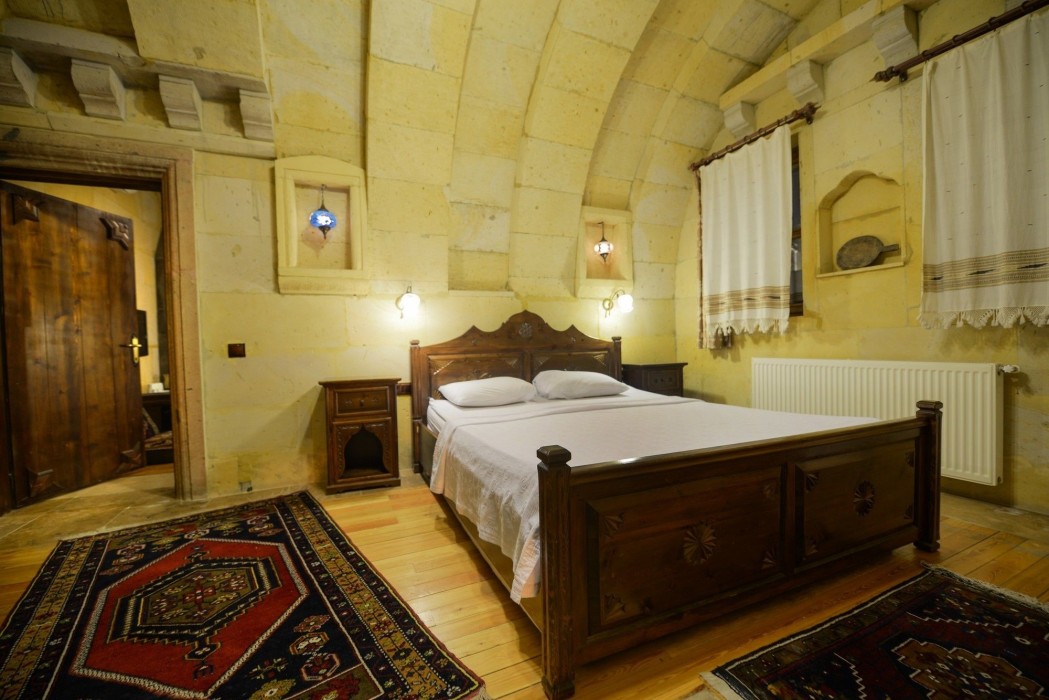 Vineyard Cave Hotel 46/98
