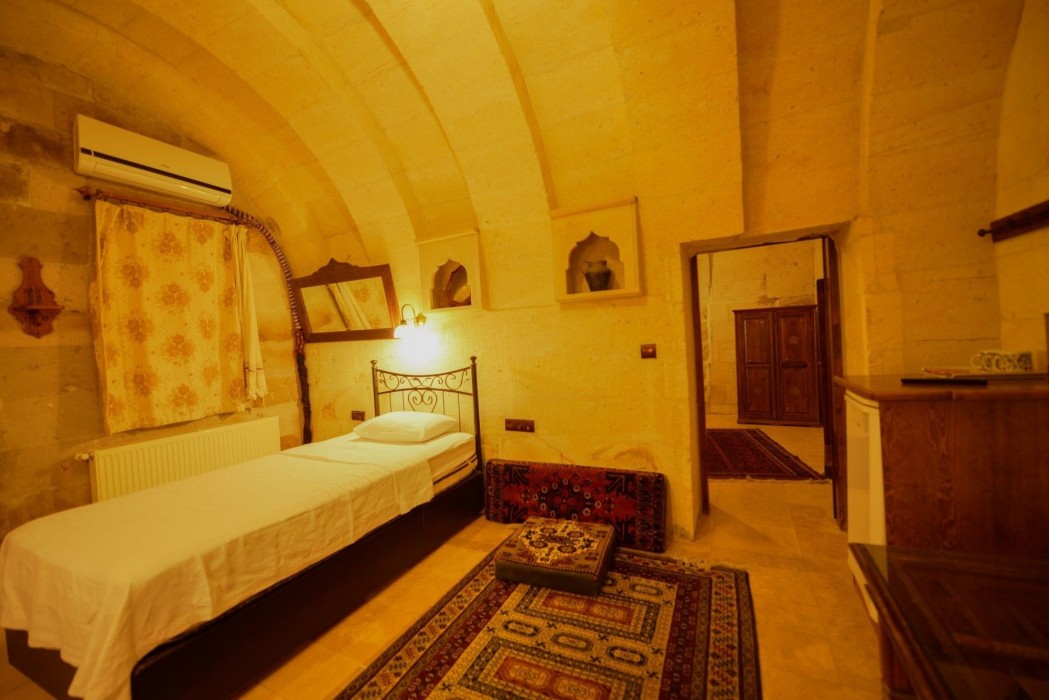 Vineyard Cave Hotel 58/98
