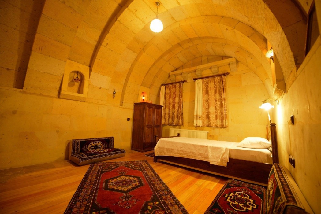 Vineyard Cave Hotel 42/98
