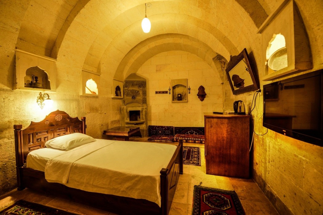 Vineyard Cave Hotel 32/98