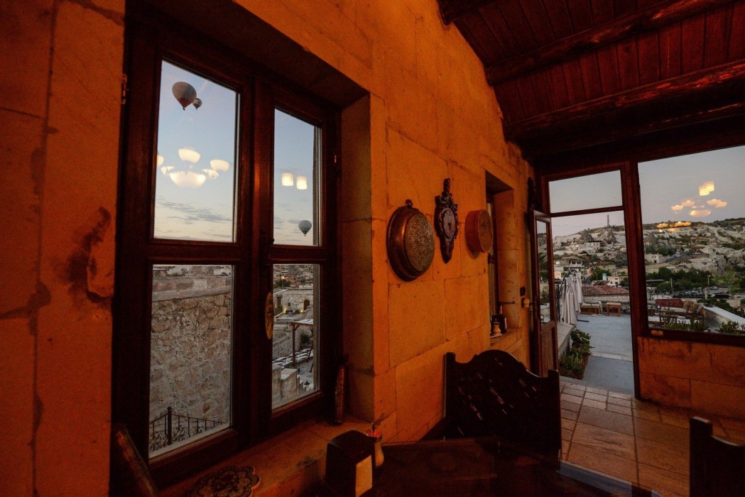 Vineyard Cave Hotel 34/98