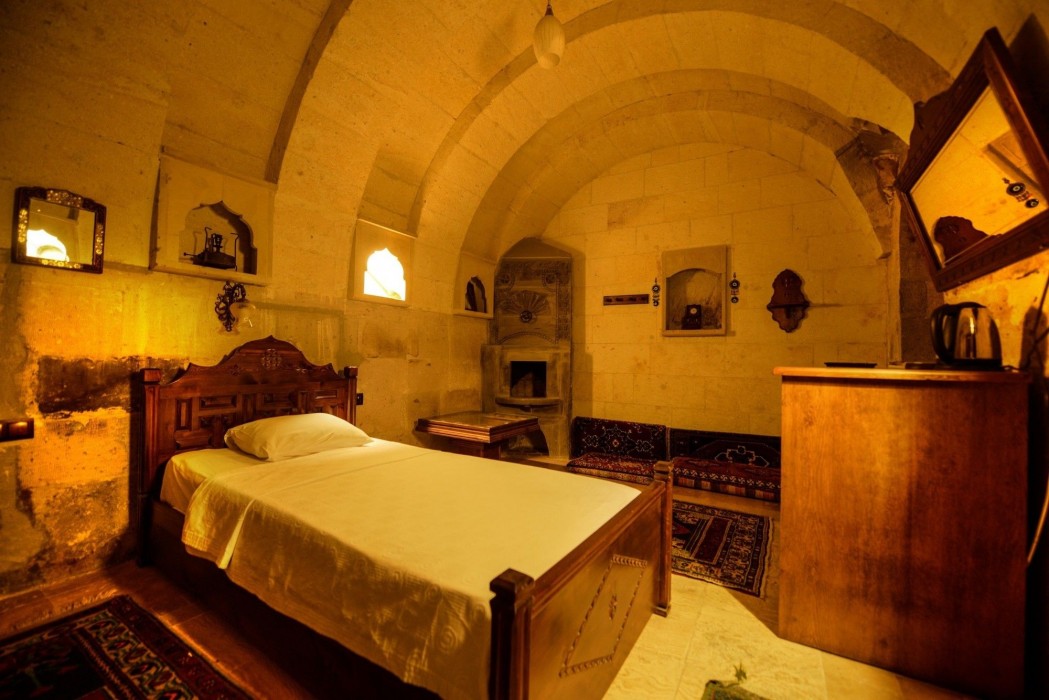 Vineyard Cave Hotel 25/98