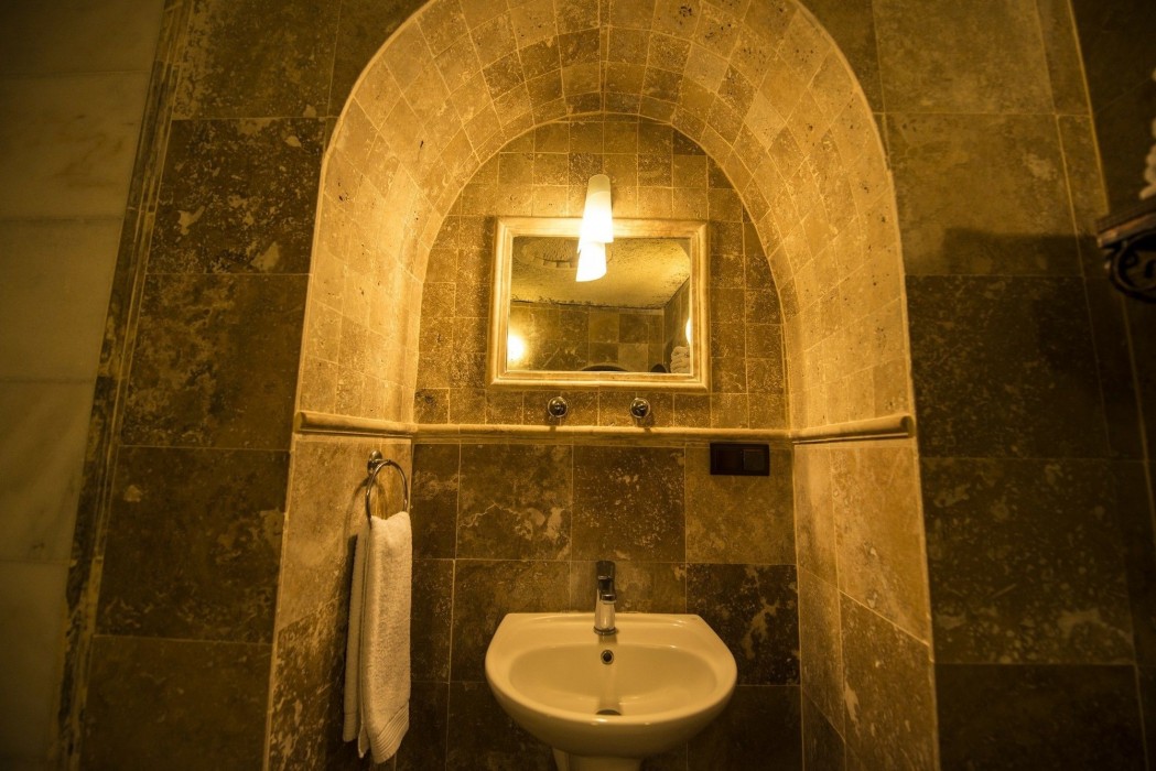 Vineyard Cave Hotel 48/98