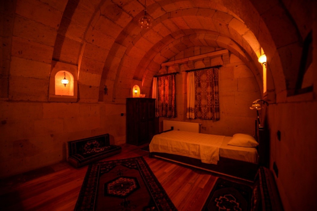 Vineyard Cave Hotel 33/98
